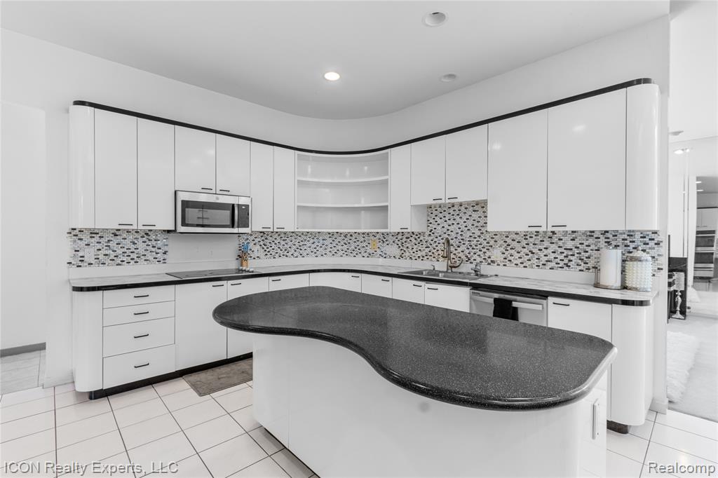 5727 Royal Wood, West Bloomfield, MI — Photo 11