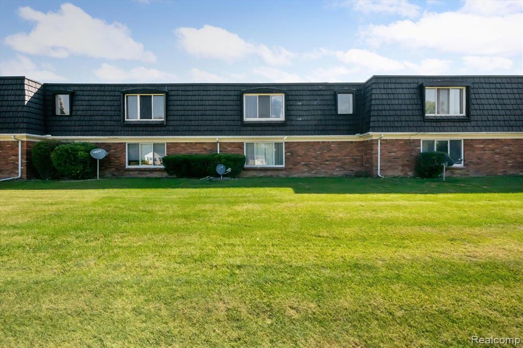 1802 COLONIAL VILLAGE Way, 2, Waterford, MI 48328 — Photo 21