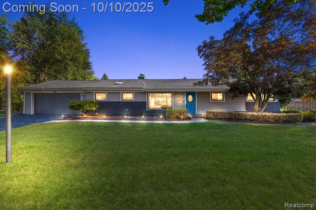 7496 Cornwall Court, West Bloomfield, MI — front exterior