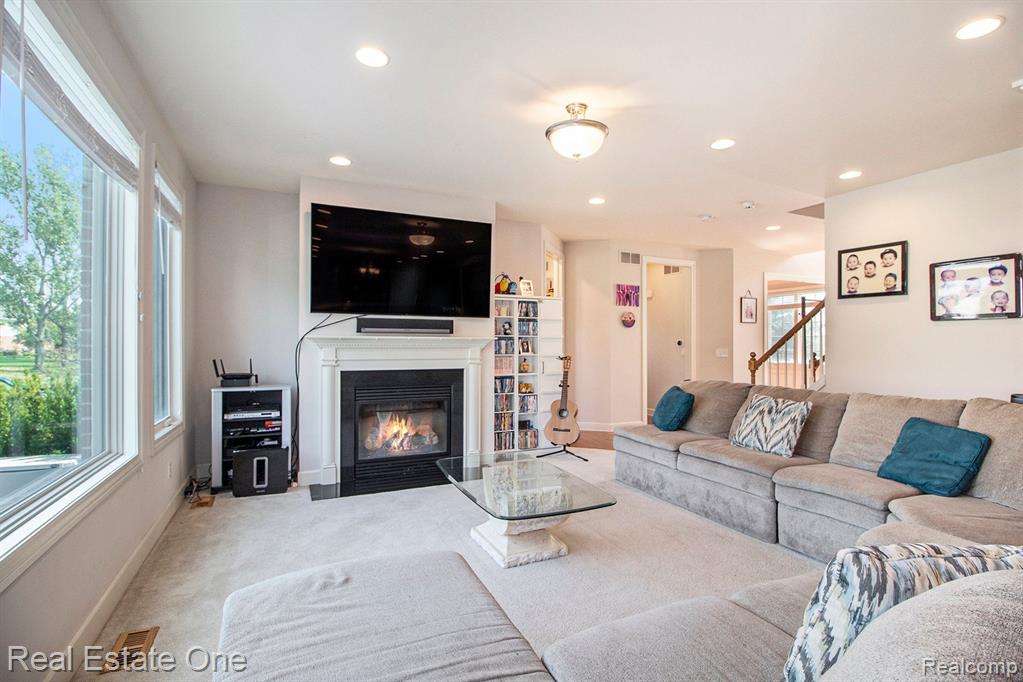 47466 VALENCIA Circle, Novi, MI — Photo 16