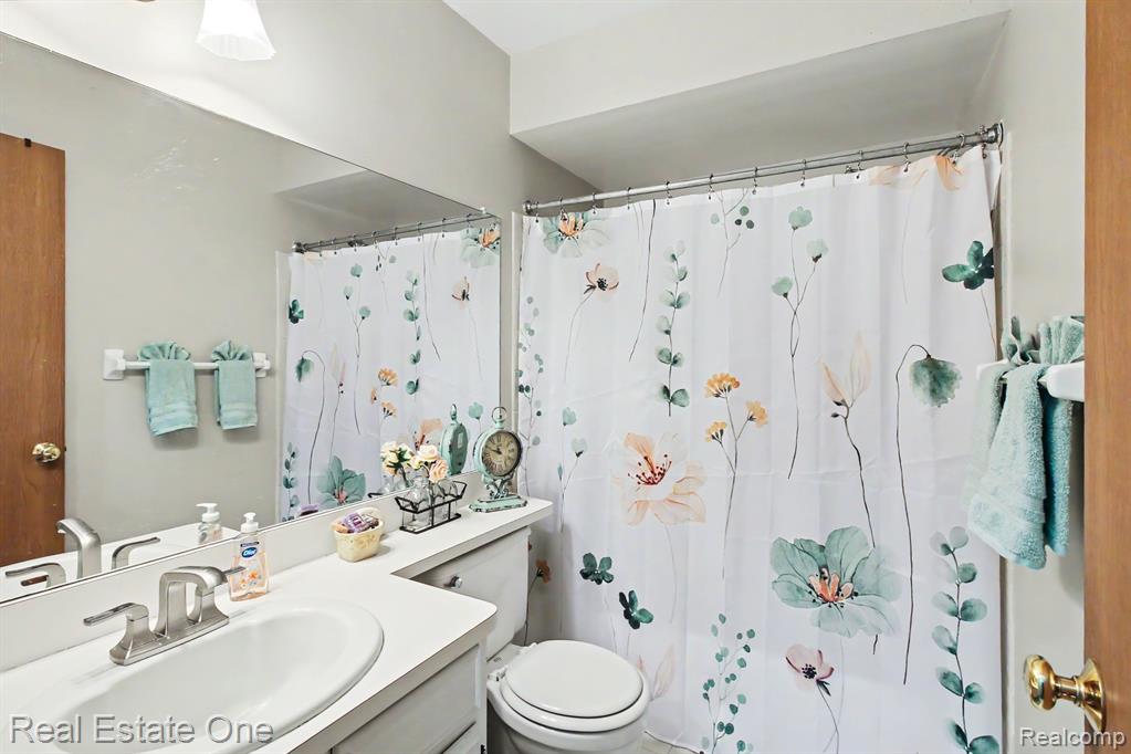 817 Woodridge Hills Drive, Brighton, MI, 48116