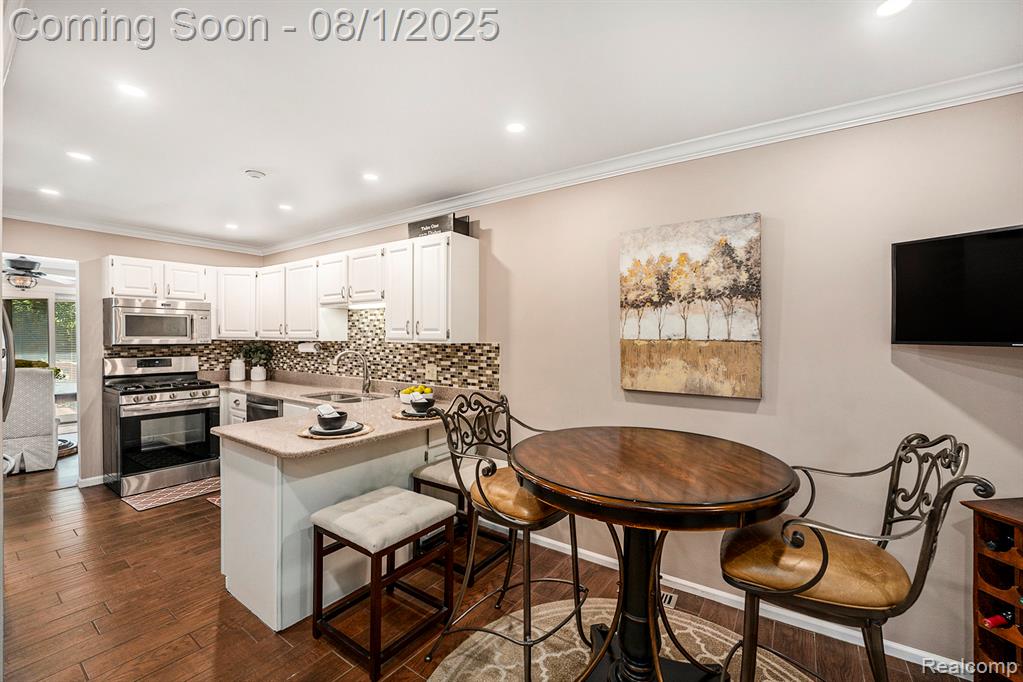 42185 Saratoga Circle, Canton, MI 48187 — Photo 4