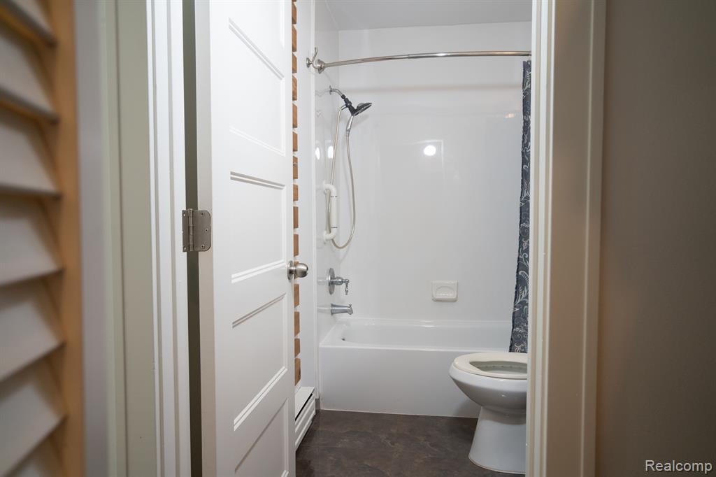 1876 COLONIAL VILLAGE Way, 3, Waterford, MI 48328 — Photo 11