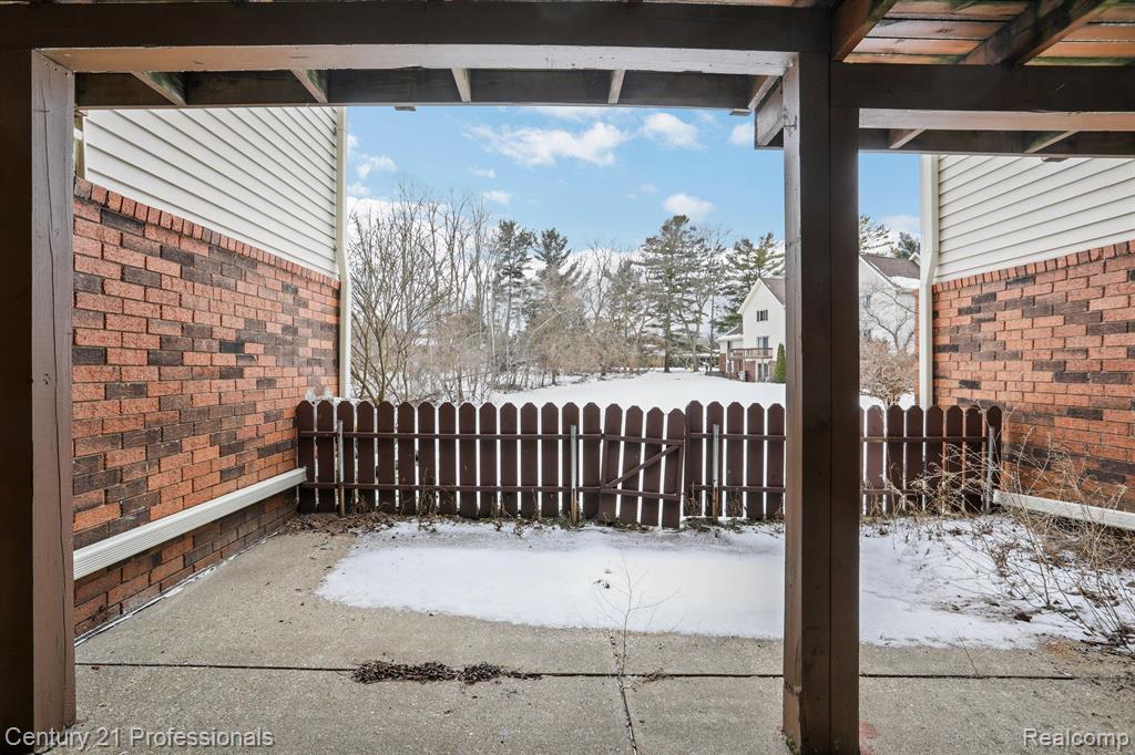 9077 BAVARIAN Court, Clarkston, MI 48348 — Photo 23