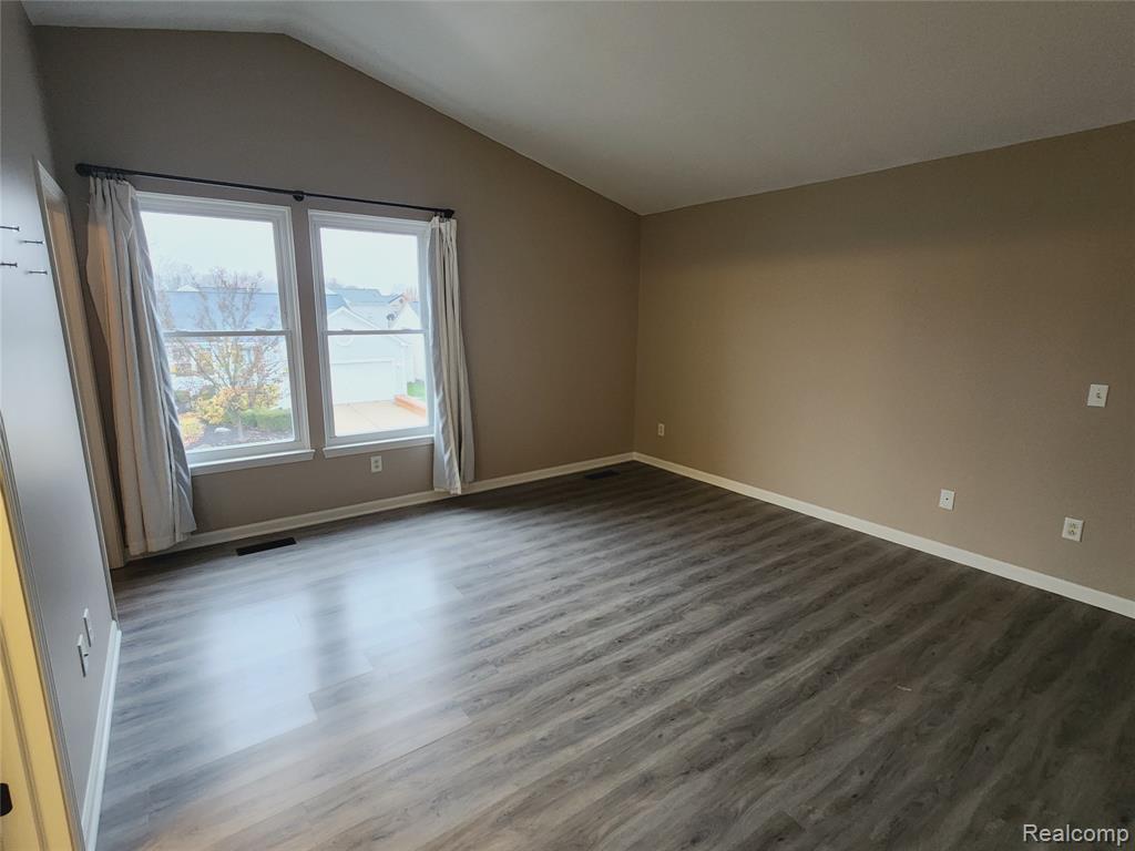 5184 Meadow Crest Circle, Holly, MI 48442 — Photo 12
