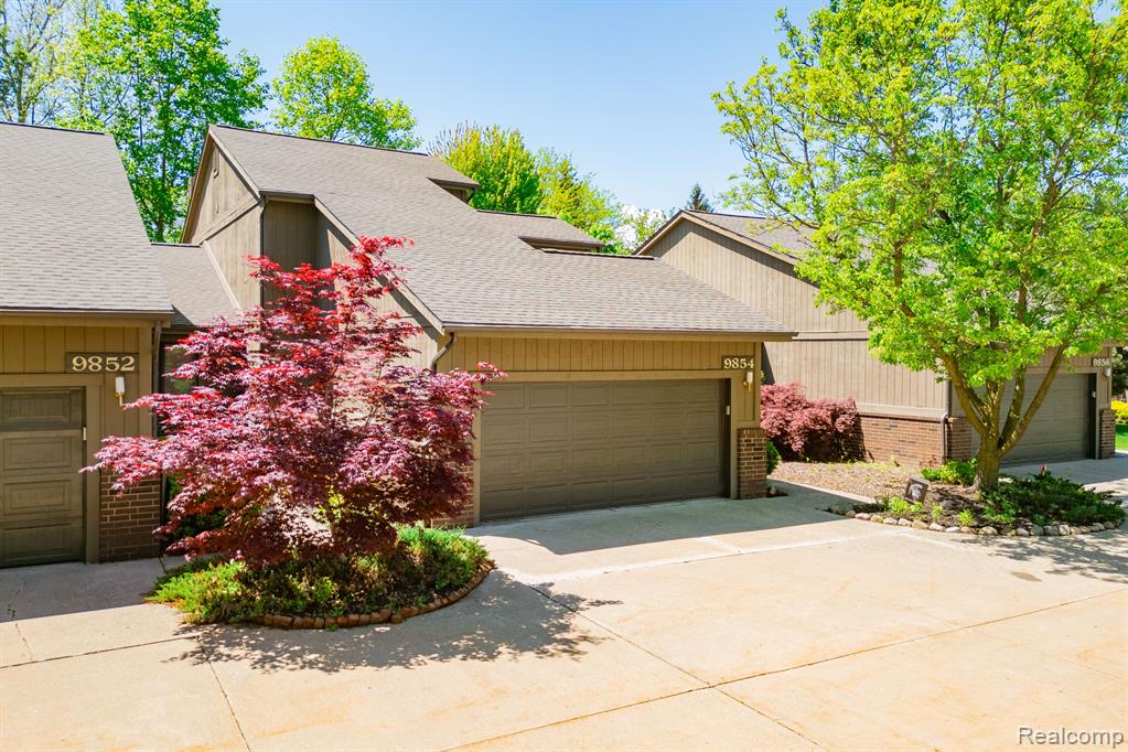 9854 HAWTHORNE GLEN Drive, Grosse Ile, MI 48138 — Photo 4
