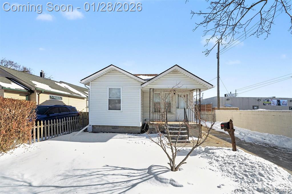 25034 Comfort, Center Line, MI 48015 — front exterior