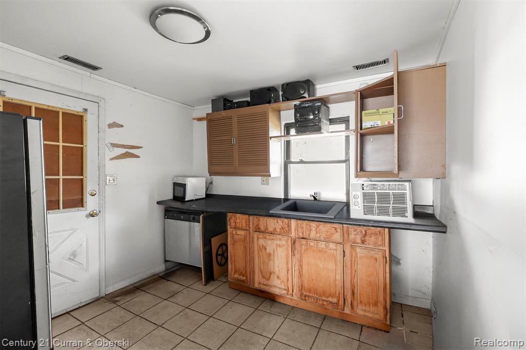 5094 Coshocton Drive, Waterford, MI, 48327