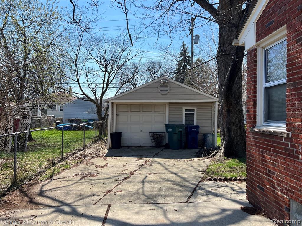 729 Cleophus Parkway, Lincoln Park, MI 48146 — Photo 8