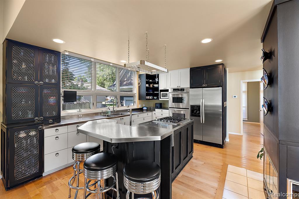 733 LONGFORD Drive, Rochester Hills, MI 48309 — Photo 23