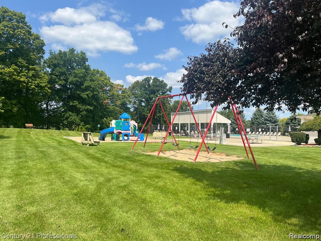 39726 VILLAGE WOOD Circle, Novi, MI — Photo 15