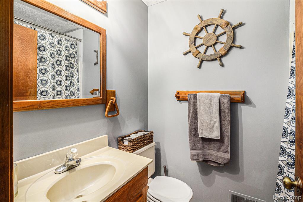 4915 Bell Oak Road, Webberville, MI 48892 — Photo 17