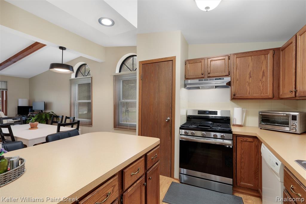 975 Woodlane Drive, Rochester Hills, MI 48307 — Photo 20