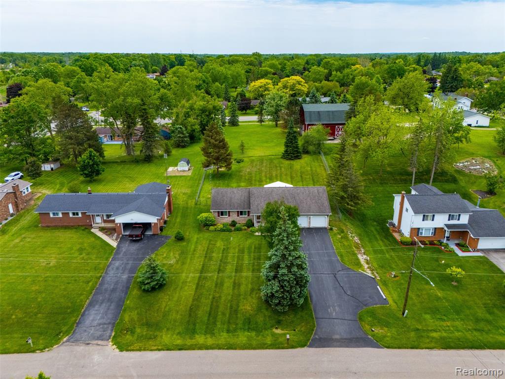 2482 Valley Lane Drive, Grand Blanc, MI 48439 — Photo 40