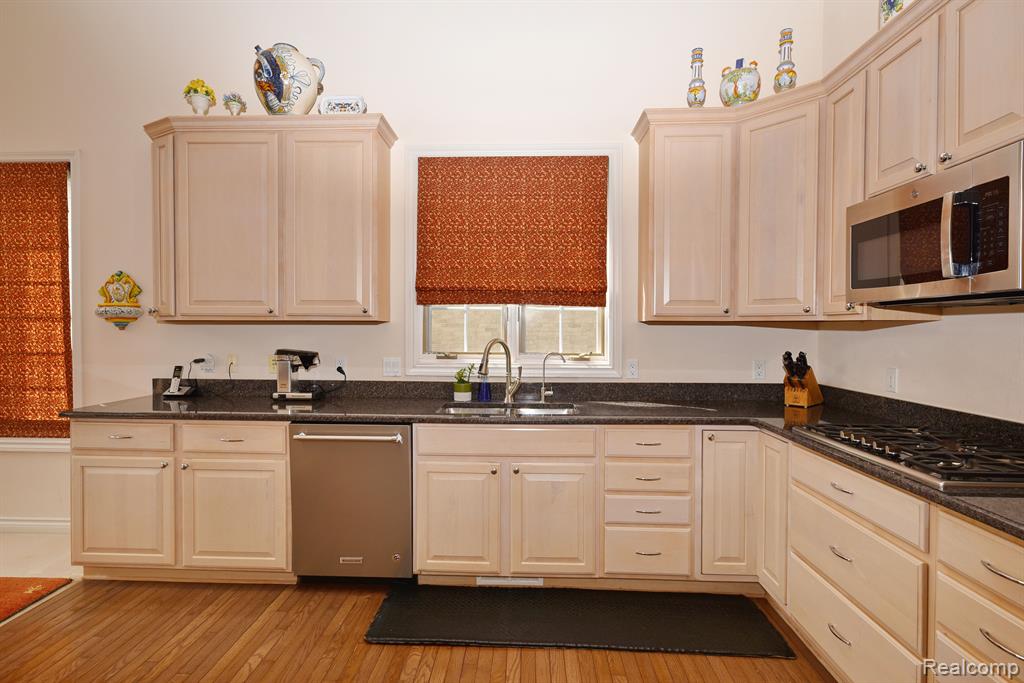 4048 CHATFIELD Lane, Troy, MI 48098 — Photo 16