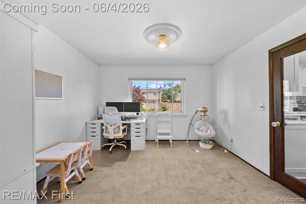 26376 Lawrence Drive, Dearborn Heights, MI 48127 — Photo 32