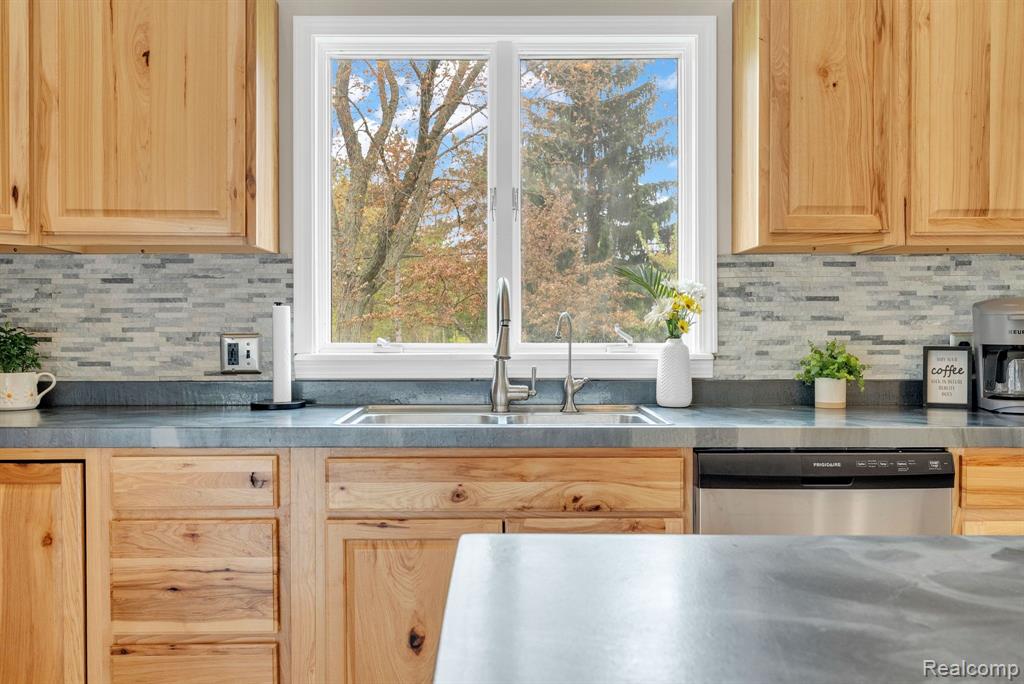 4086 JEDDO Road, Burtchville, MI 48059 — Photo 15