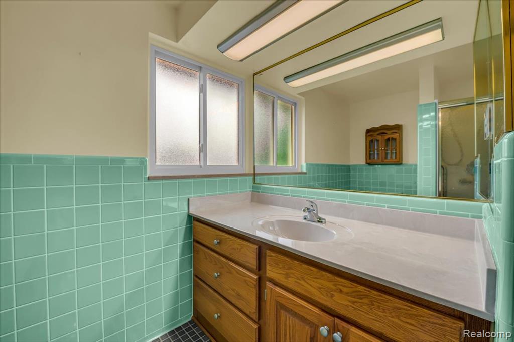 1076 Stratford Lane, Bloomfield Hills, MI 48304 — Photo 21