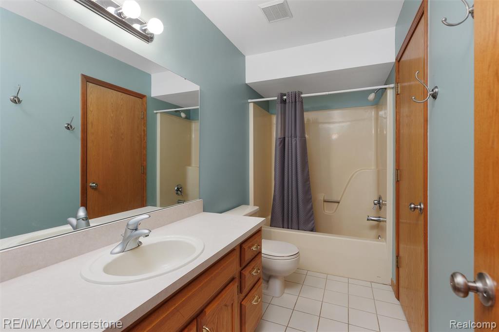 501 Alexander Drive, Commerce Twp, MI 48390 — Photo 26