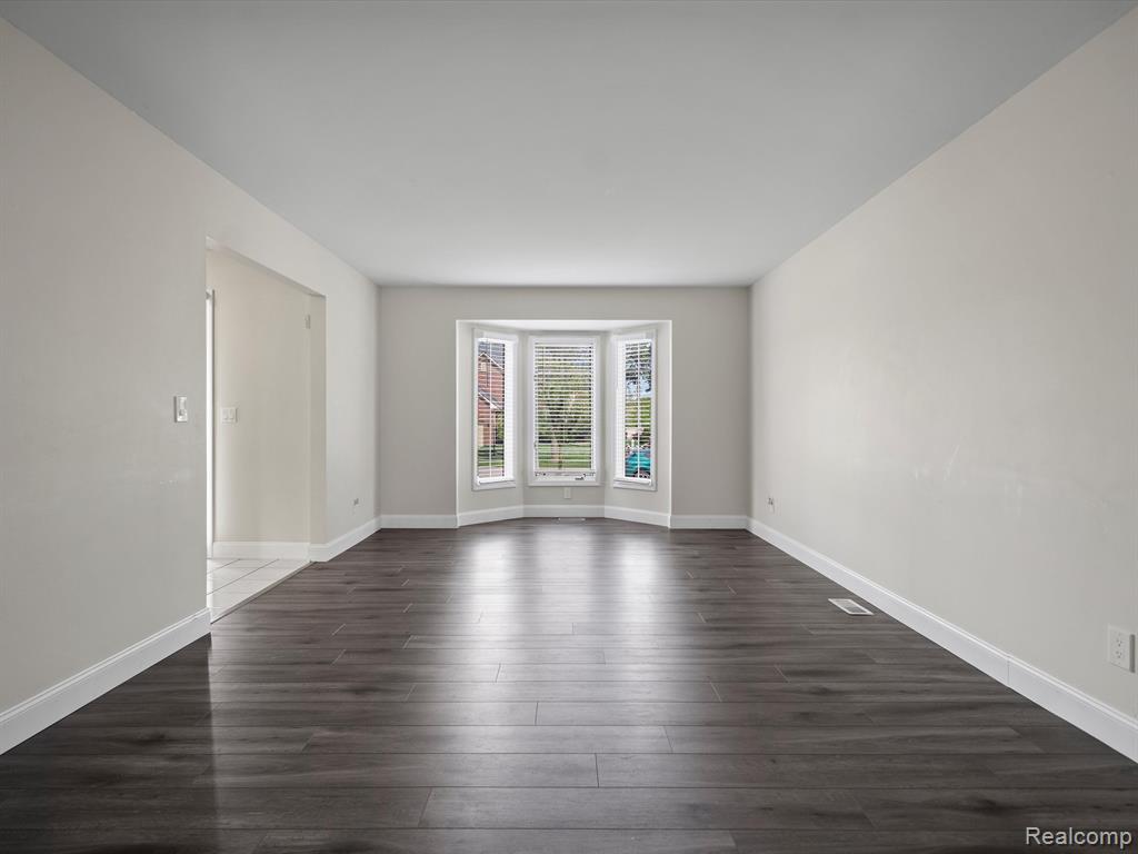 4979 SOMERTON Drive, Troy, MI 48085 — Photo 3