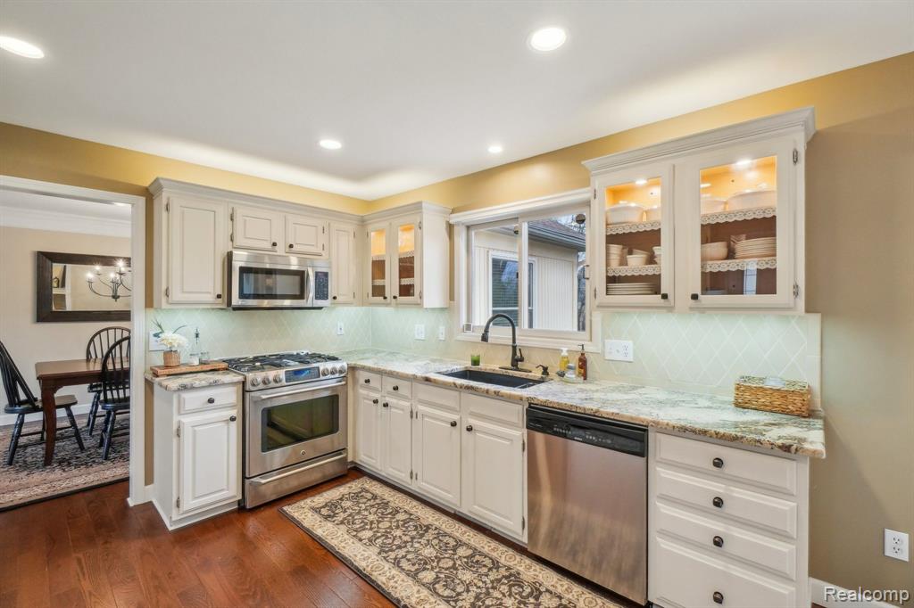 6847 HUBBARD Circle, Clarkston, MI 48348 — Photo 12