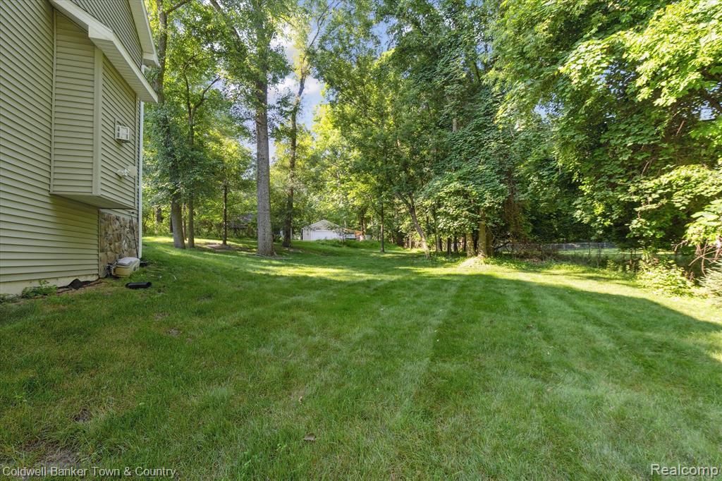 4577 Oaklawn Drive, Pinckney, MI 48169 — Photo 45