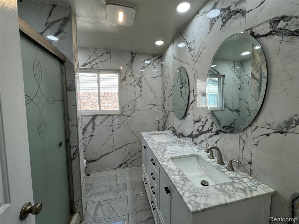43005 FREEPORT Drive, Sterling Heights, MI 48313 — Photo 13