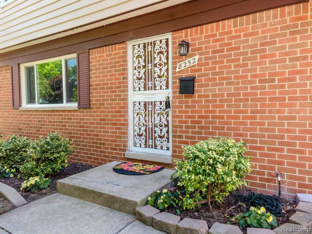 8252 Tinkler Road, Sterling Heights, MI 48312 — Photo 3