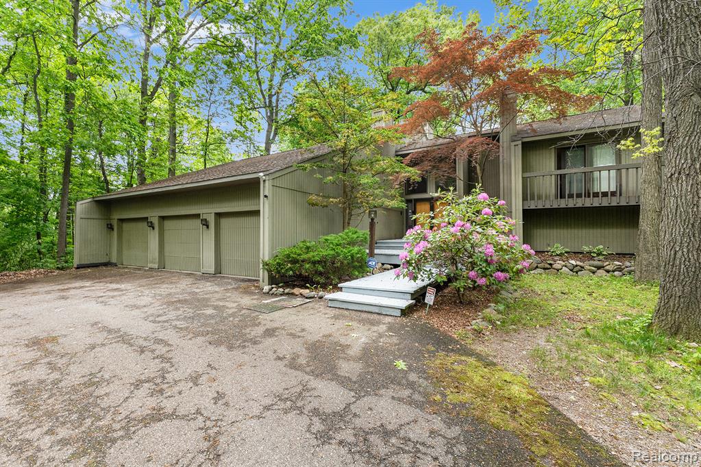 5130 Whitlow Court, Commerce Twp, MI 48382 — Photo 4