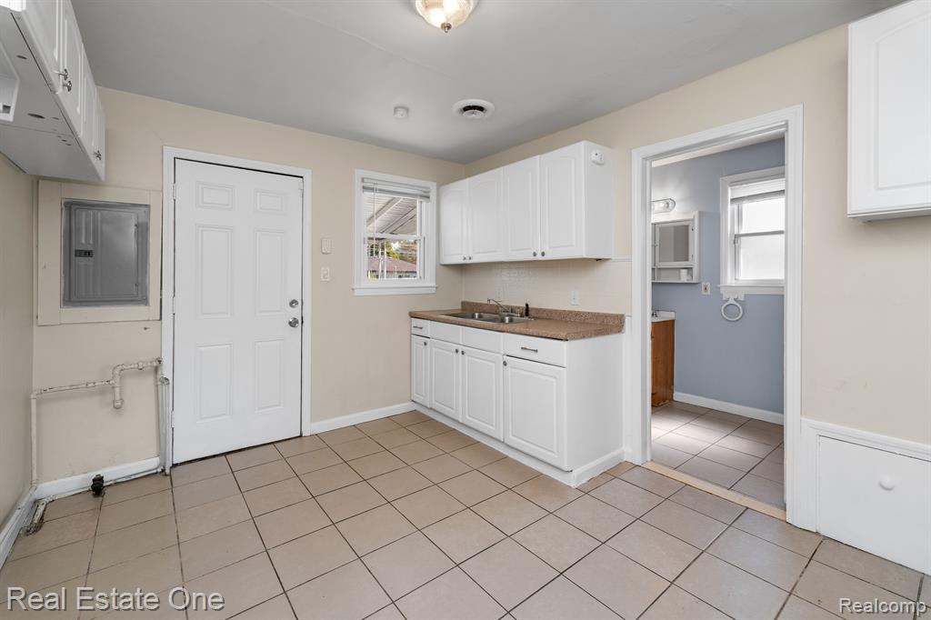4957 ZIEGLER Street, Dearborn Heights, MI 48125 — Photo 7