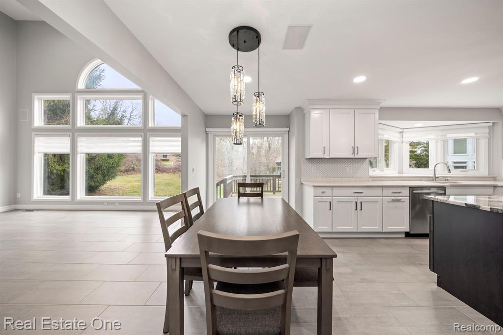 6246 Lindsay Court, West Bloomfield, MI 48324 — Photo 17