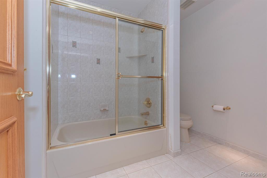 5003 HICKORY POINTE Drive, Orchard Lake Village, MI 48323 — Photo 64