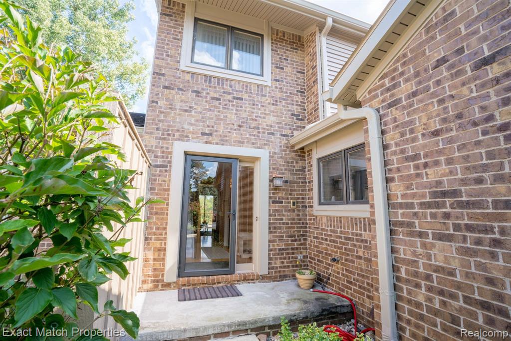 6896 NORTHCREST Way E, 15, Clarkston, MI — Photo 15