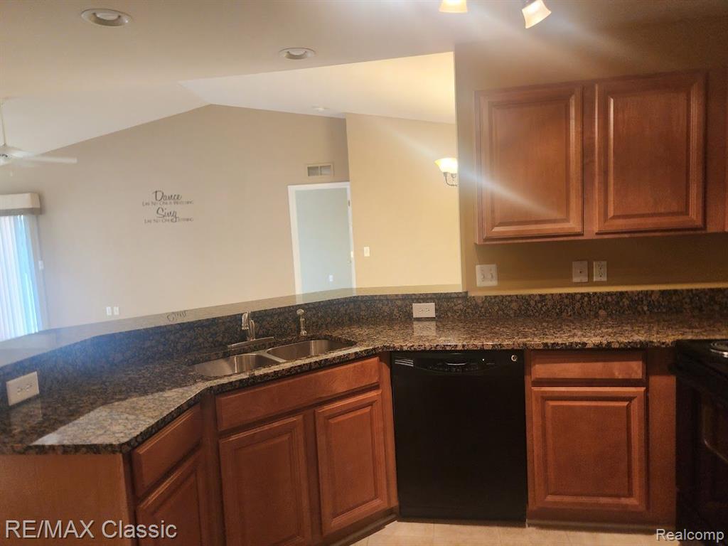 44275 PRINCETON Drive, Clinton Twp, MI 48038 — Photo 8