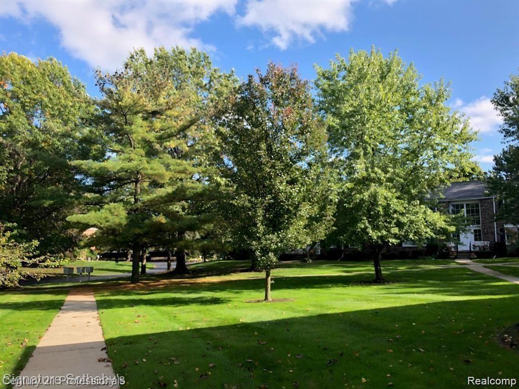 616 E Fox Hills Drive, Bloomfield Hills, MI 48304 — Photo 38