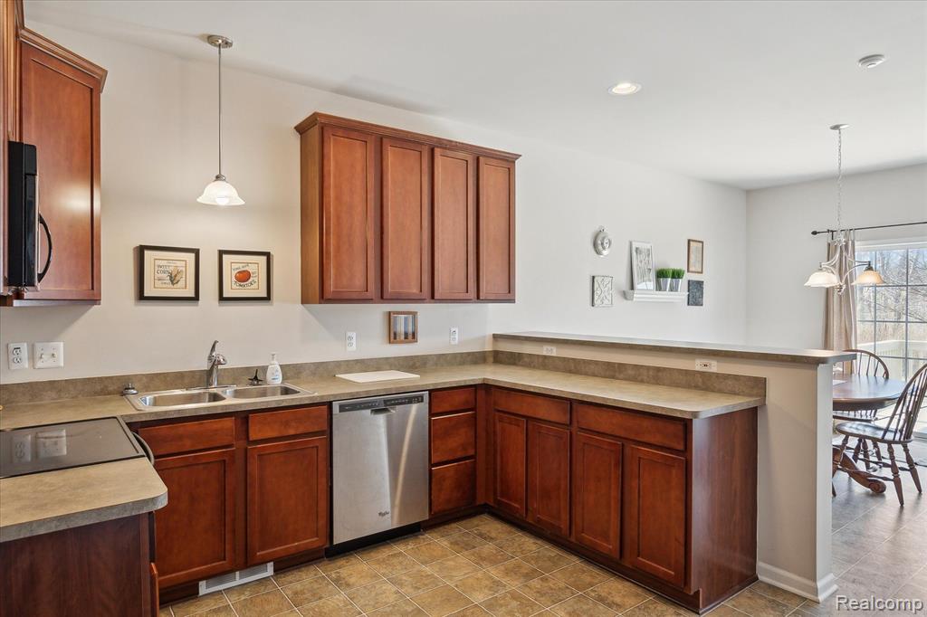 47681 SCENIC CIRCLE Drive S, 77, Canton, MI 48188 — Photo 15