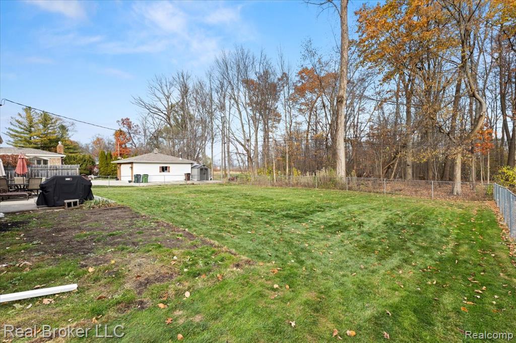 52048 Brentwood Drive, Shelby Twp, MI 48316 — Photo 43