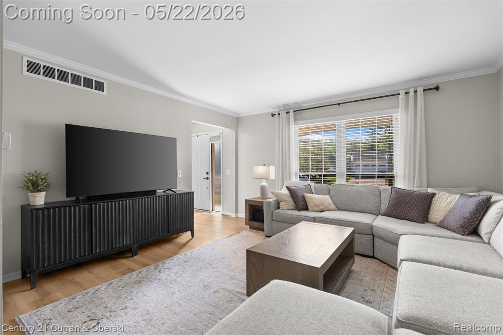 931 S Parkwood Drive, South Lyon, MI 48178 — Photo 9