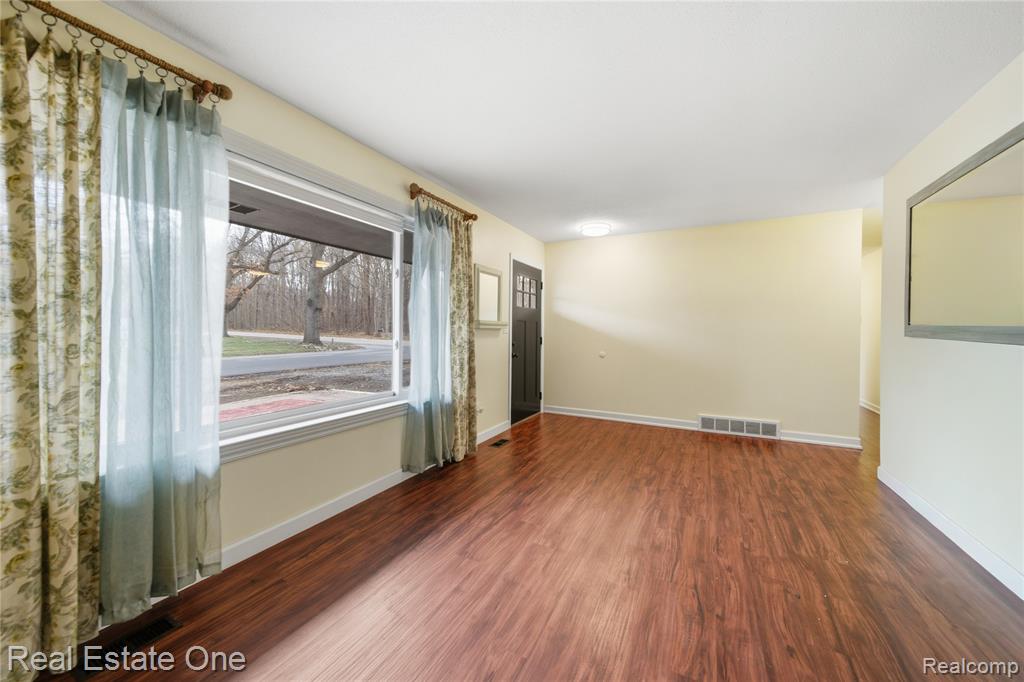 2276 Lakewood Way, Pinckney, MI 48169 — Photo 4