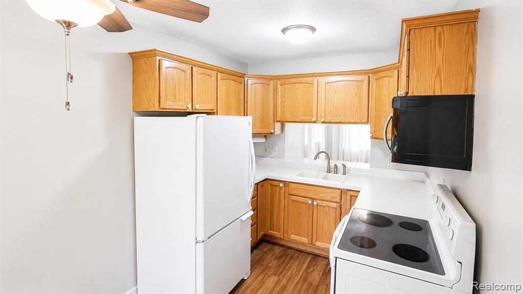 50126 Helfer, Wixom, MI 48393 — Photo 4