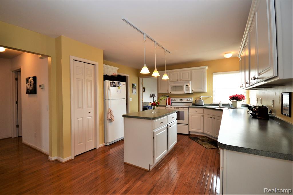 4890 Spring Meadow Drive, Clarkston, MI 48348 — Photo 6