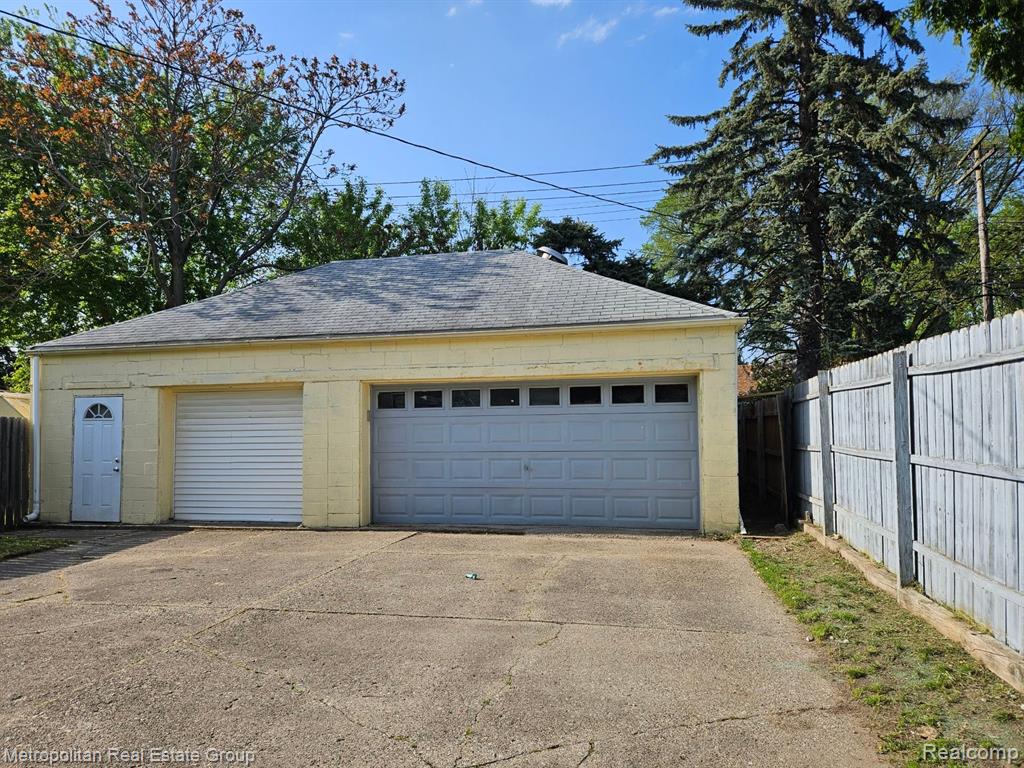 8403 HARDING, Center Line, MI 48015 — Photo 21