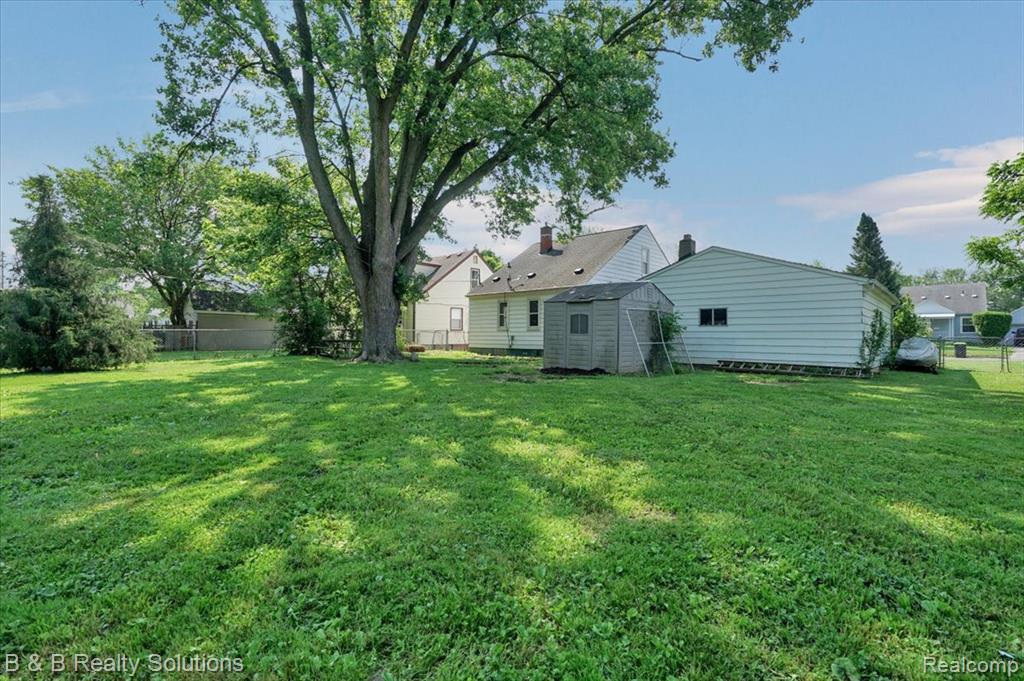 61 E Longfellow Avenue, Pontiac, MI 48340 — Photo 23