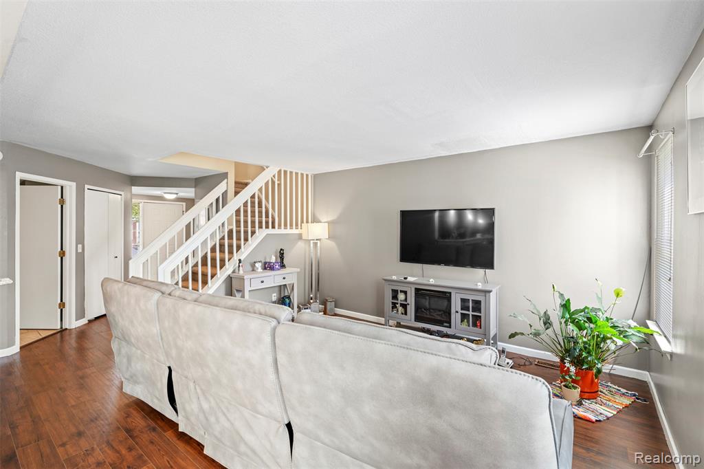 37293 Amhurst Drive, Westland, MI — Photo 4