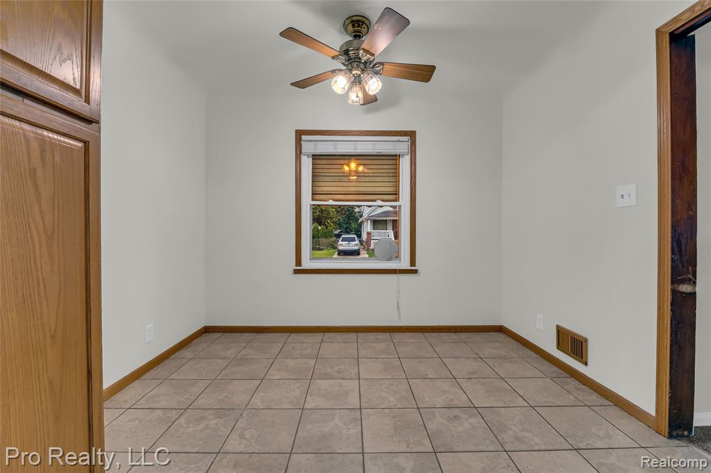 650 CLEOPHUS Parkway, Lincoln Park, MI 48146 — Photo 7