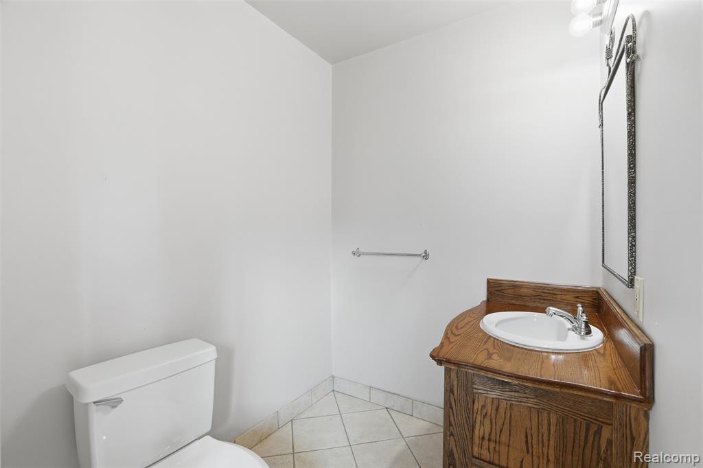 5972 Barnstable Court, West Bloomfield, MI — Photo 28