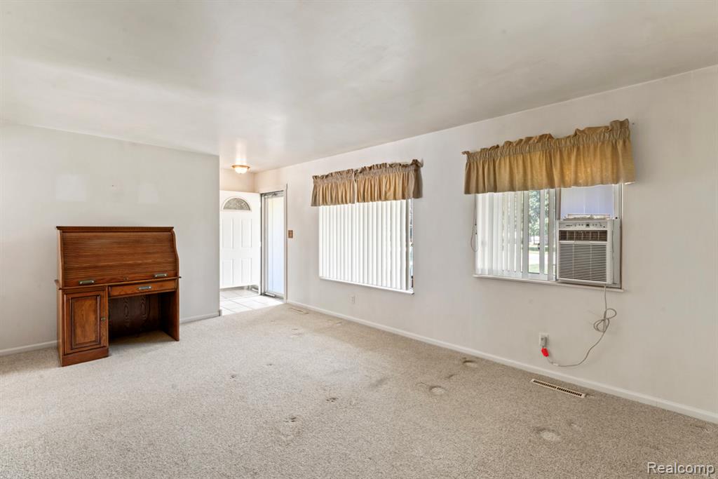 4243 Moulton Drive, Flint, MI 48507 — Photo 14