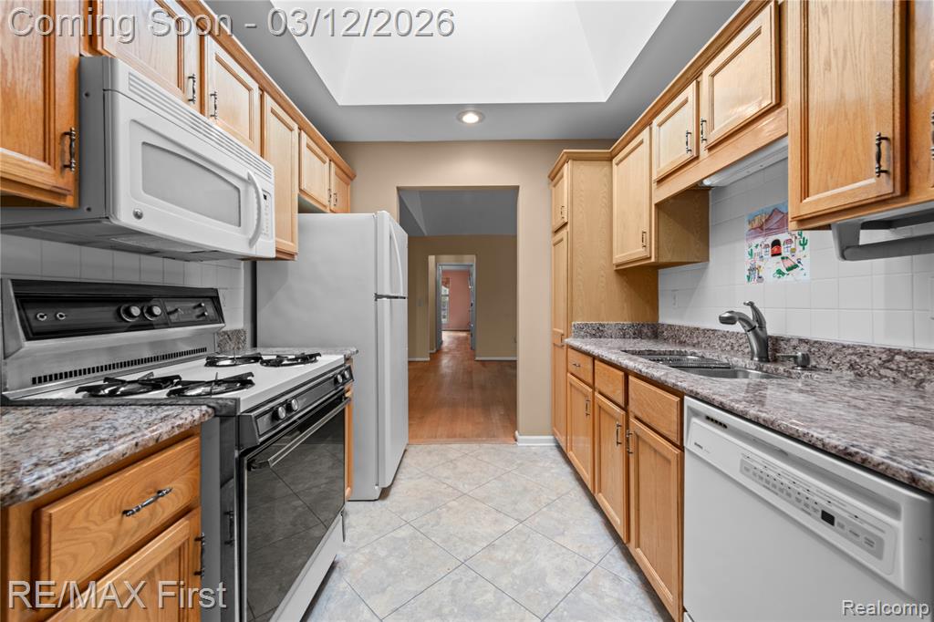 48578 Edgemont Court, Utica, MI 48315 — Photo 7
