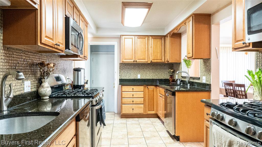 24641 Church Street, Oak Park, MI 48237 — Photo 18