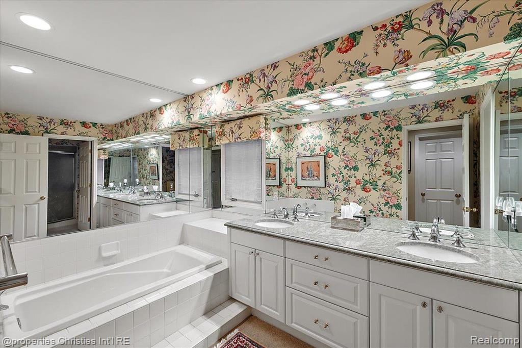 5579 Pine Brooke Court, Bloomfield Hills, MI 48304 — Photo 23